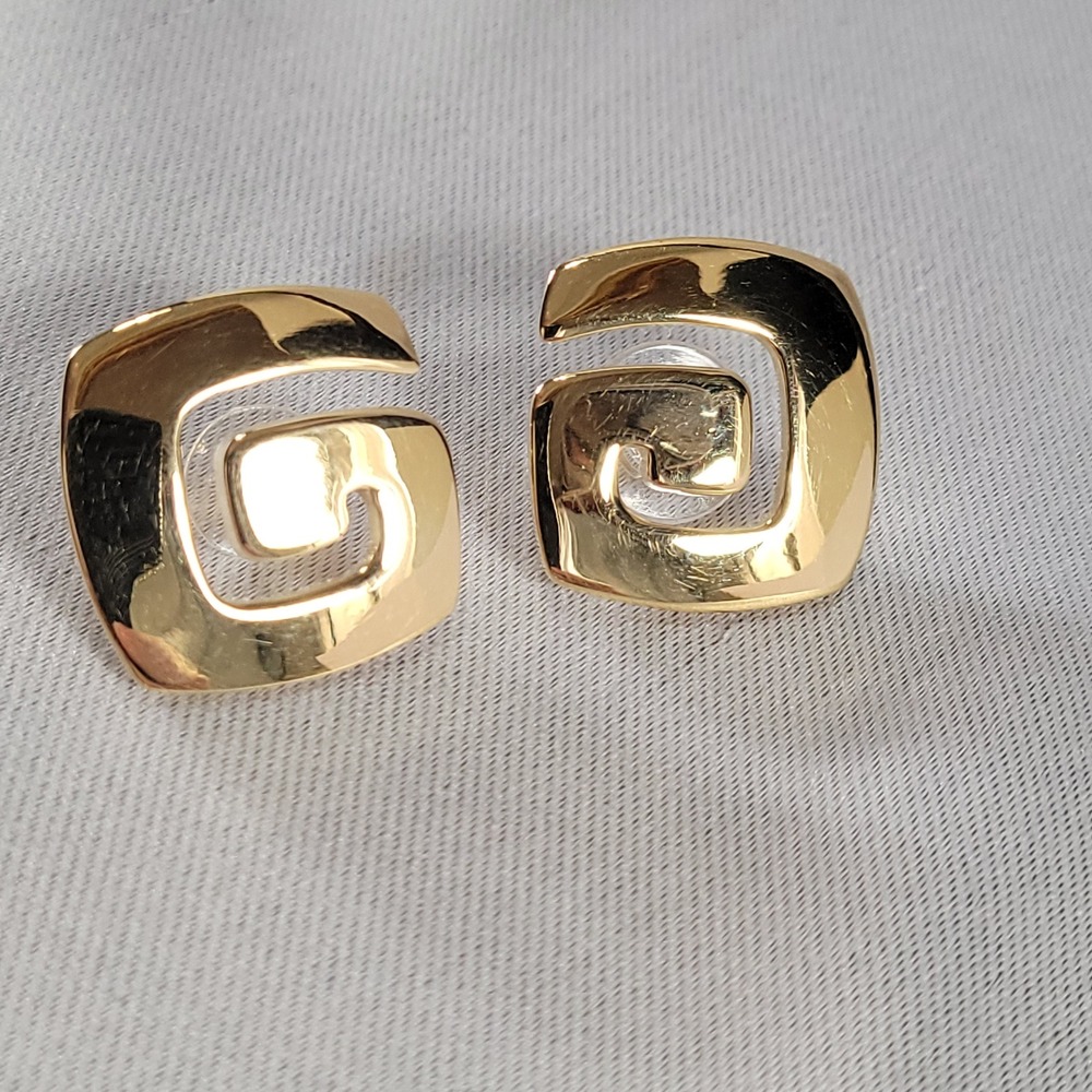 Trifari Vintage Gold Tone Geometric Spiral Square Stud Earrings